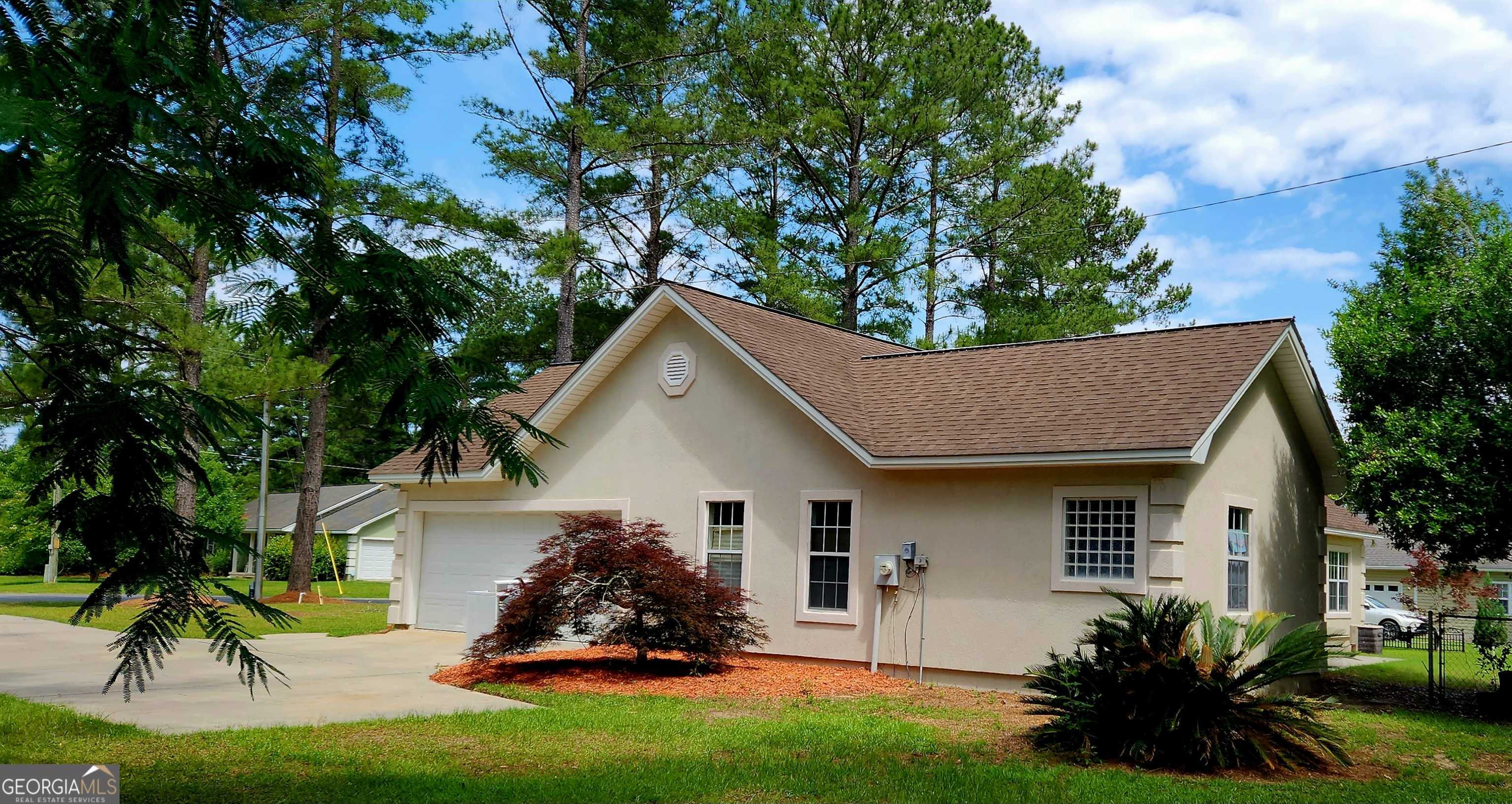 photo 2: 1065 Baymeadows Drive E, Douglas GA 31535