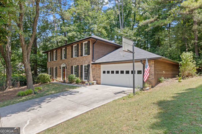 photo 2: 9880 Lake Forest Way, Roswell GA 30075