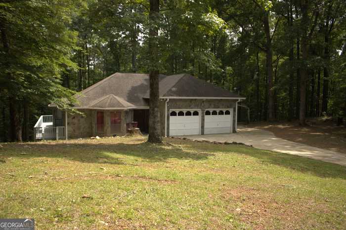 photo 2: 211 Long Cove Drive, Lagrange GA 30240