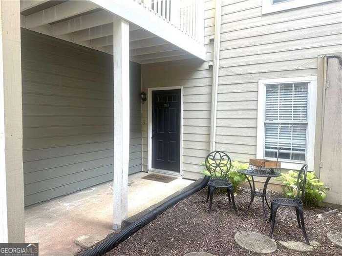 photo 2: 203 Mill Pond Road, Roswell GA 30076