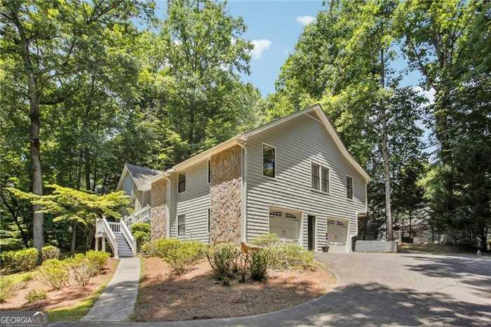 photo 2: 4646 Saybrook Court, Peachtree Corners GA 30096