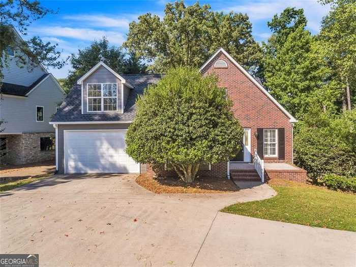 photo 1: 5634 CHAMBLEE DUNWOODY, Atlanta GA 30338