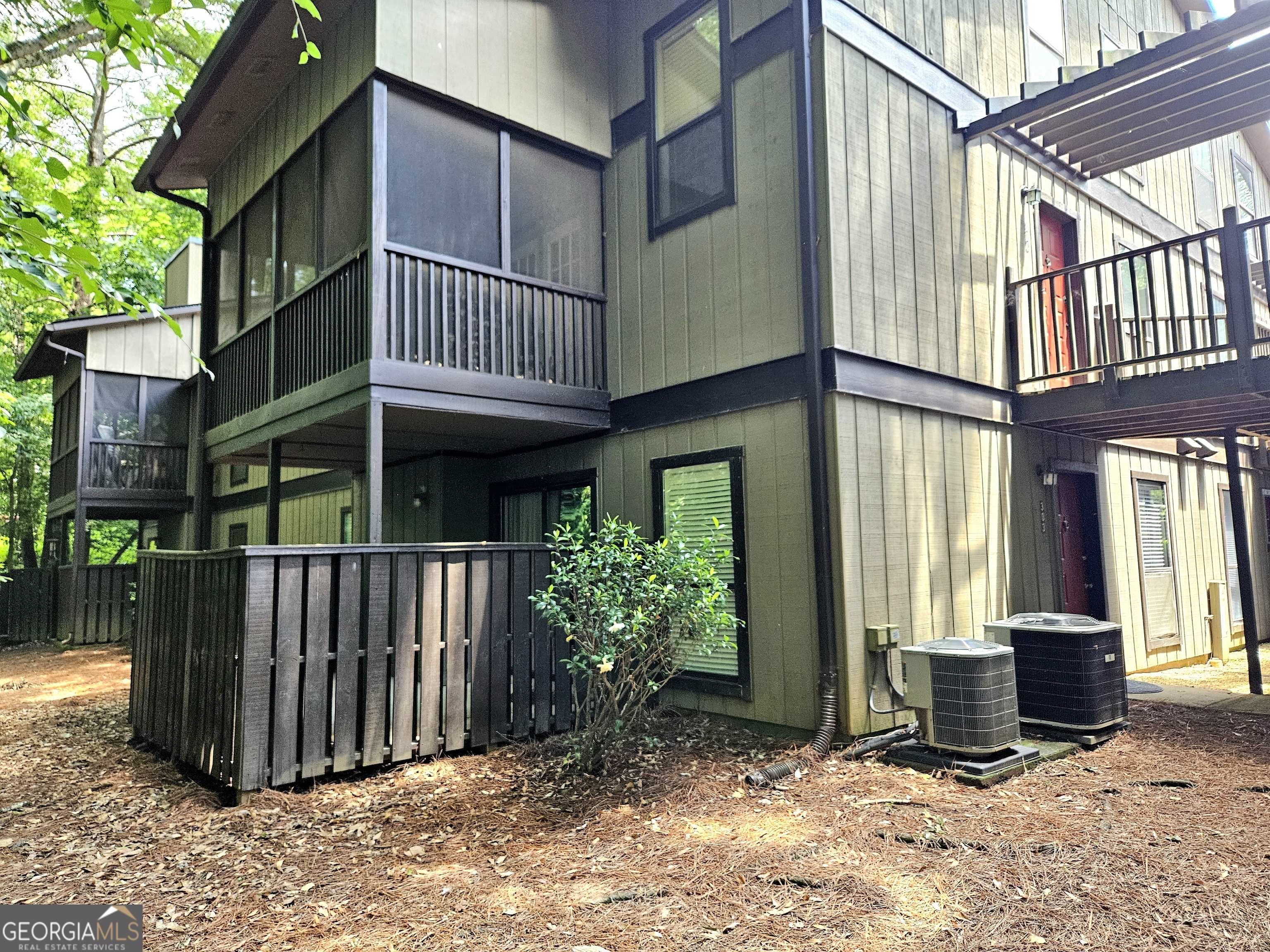 photo 1: 303 River Run Drive, Sandy Springs GA 30350