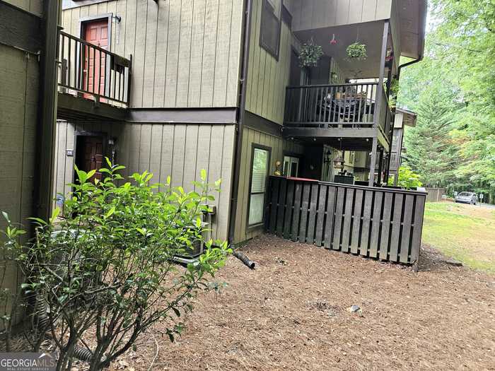 photo 2: 303 River Run Drive, Sandy Springs GA 30350