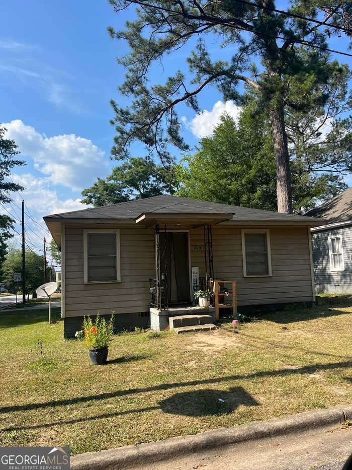 photo 1: 209 Alabama Street, Griffin GA 30223