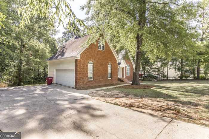 photo 2: 224 Kimmeridge Drive, Macon GA 31220