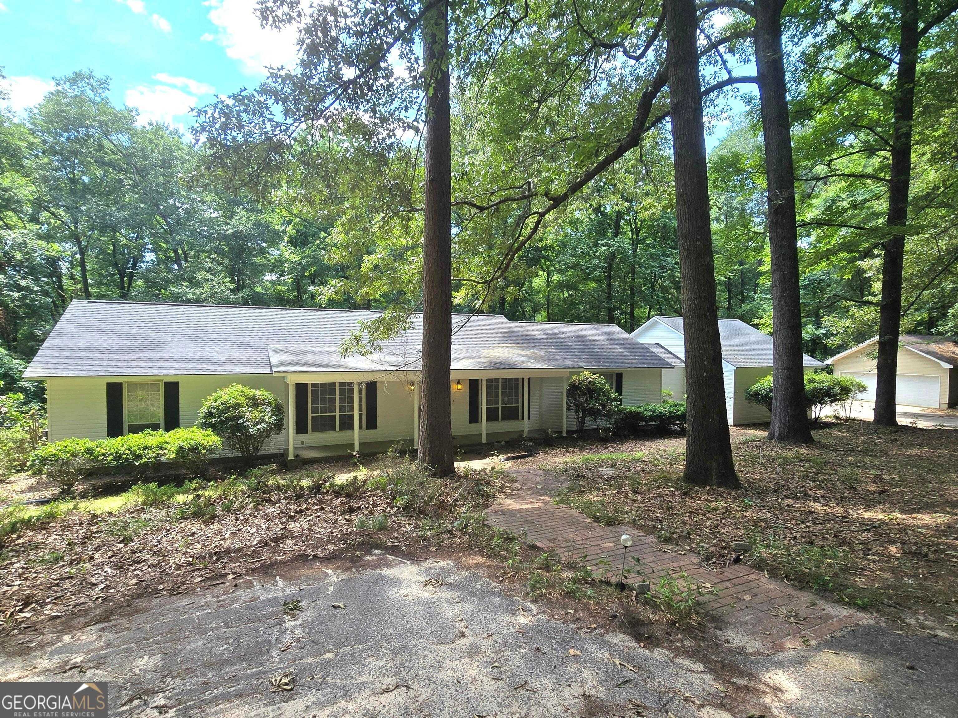 photo 1: 706 Woodbine Drive, Sandersville GA 31082