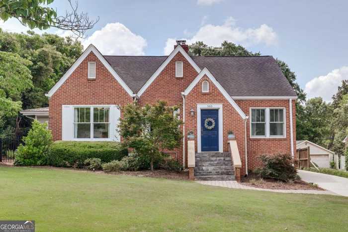 photo 1: 565 Cloverhurst, Athens GA 30606