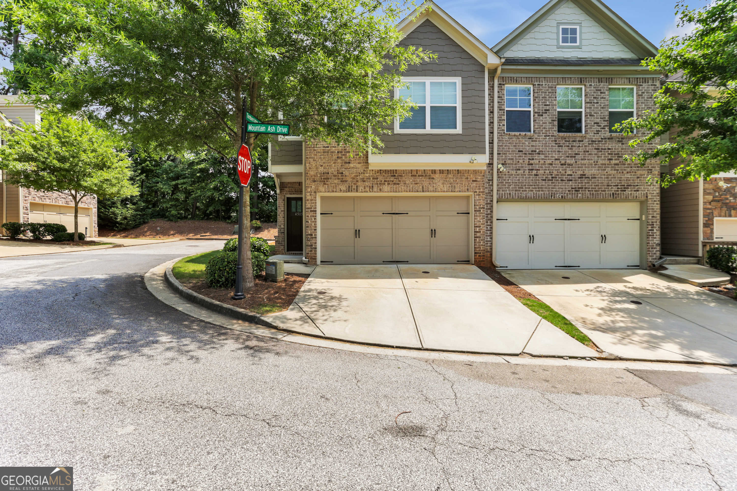 photo 1: 4505 Mountain Ash Drive, Stone Mountain GA 30083