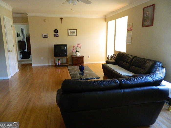 photo 2: 425 Hillcrest Road, Lilburn GA 30047