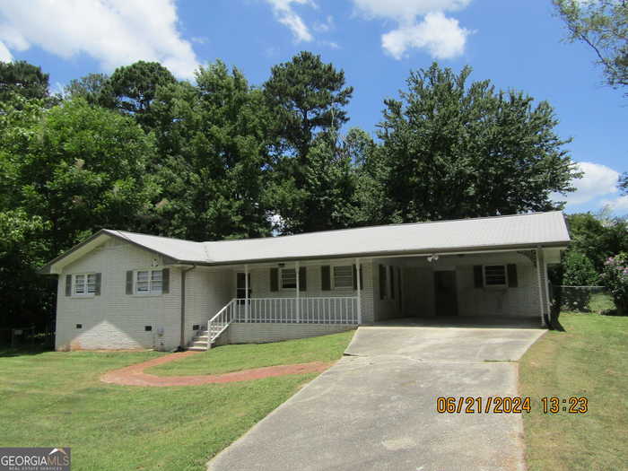 photo 1: 423 Center Circle SW, Conyers GA 30094