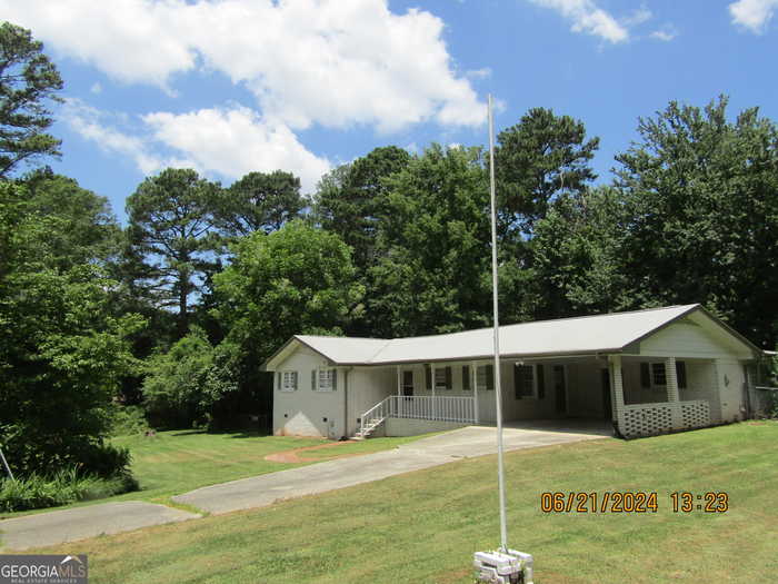 photo 2: 423 Center Circle SW, Conyers GA 30094