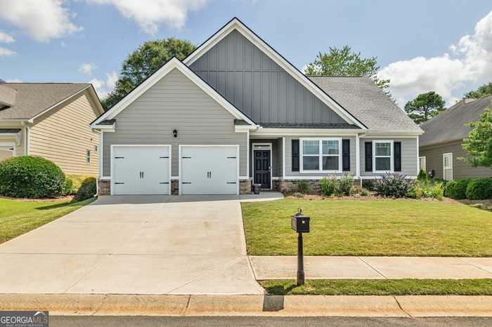 photo 1: 1025 Creekwood Cir, Madison GA 30650