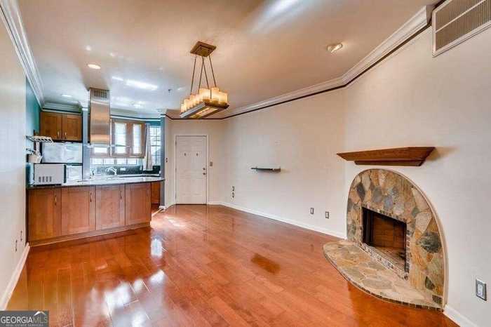 photo 2: 1050 Piedmont Avenue NE Unit 10, Atlanta GA 30309