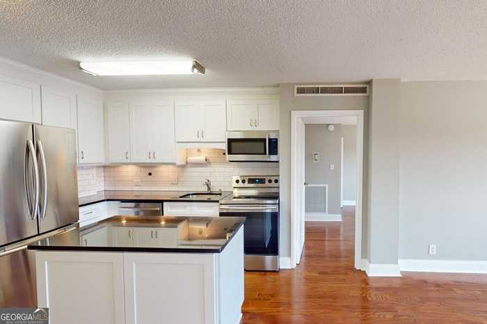 photo 1: 2285 Peachtree Road NE Unit 908, Atlanta GA 30309