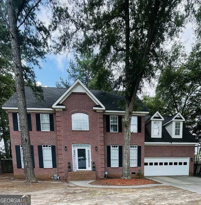 photo 1: 302 Oak Pointe Dr, Dublin GA 31021