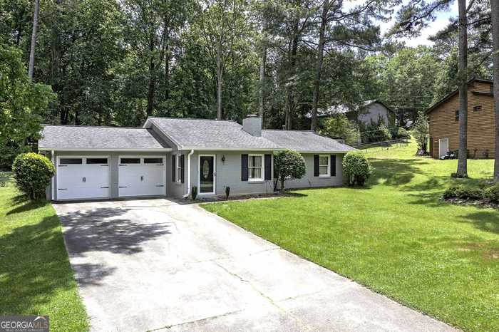 photo 1: 210 Victoria Drive, Ellenwood GA 30294