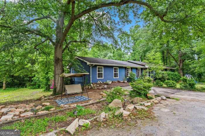 photo 2: 7712 Rockbridge Road, Lithonia GA 30058