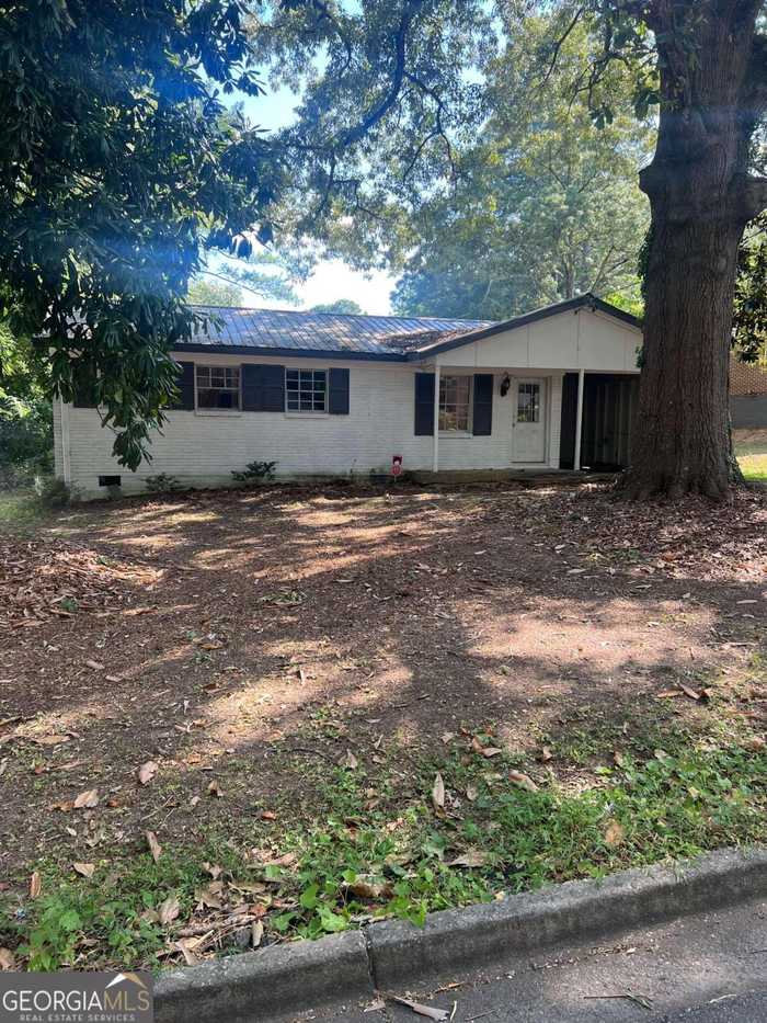 photo 1: 327 Roxbury Drive, Riverdale GA 30274