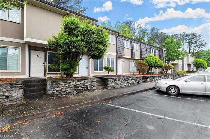 photo 2: 1804 Ashborough Way SE Unit B, Marietta GA 30067