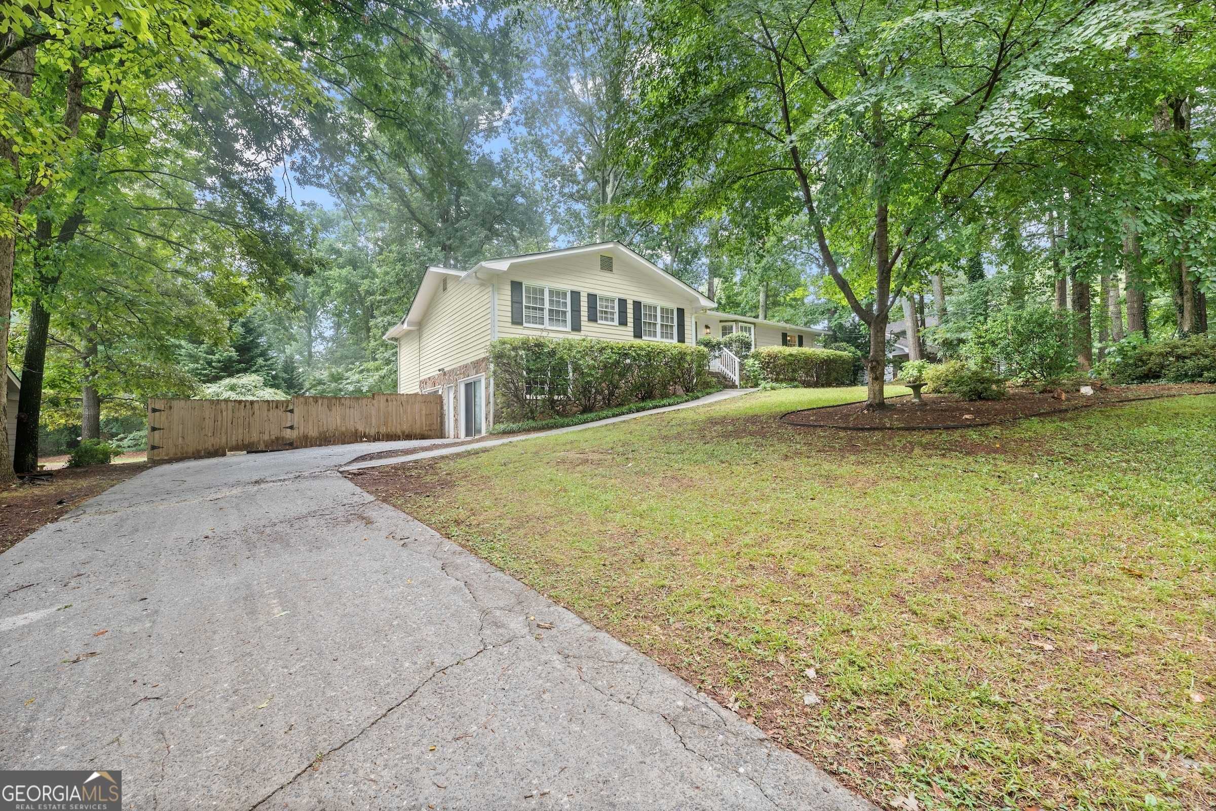 photo 2: 2816 Whippoorwill Circle, Duluth GA 30097