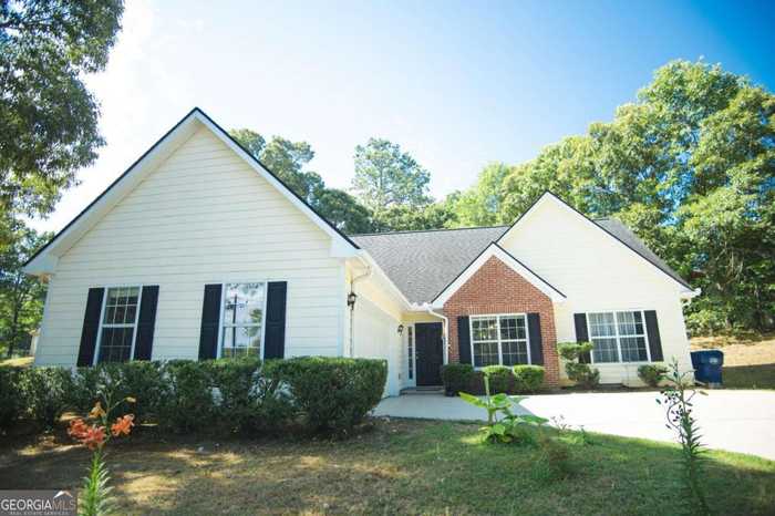 photo 1: 141 Williamsburg Way, Winder GA 30680