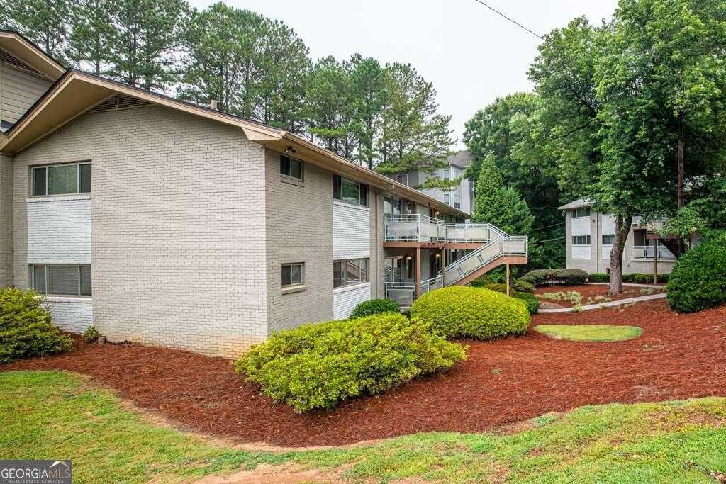 photo 2: 3048 Briarcliff Road Unit 2, Atlanta GA 30329