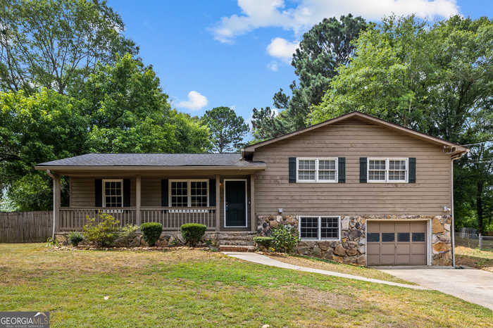 photo 1: 306 River Bluff Drive, Woodstock GA 30188