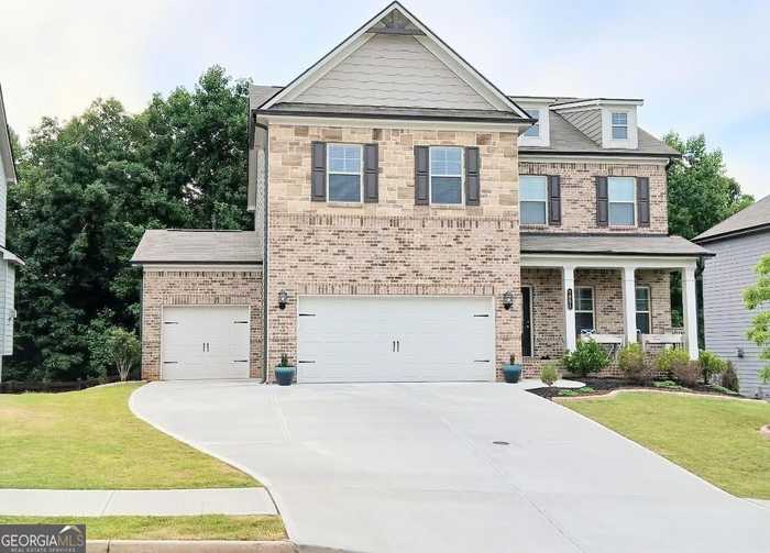 photo 2: 7051 Lancaster Crossing, Flowery Branch GA 30542