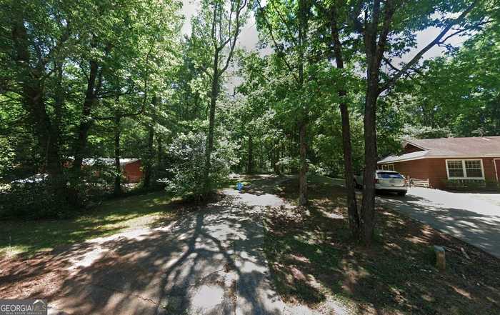 photo 2: 237 Woodridge Circle, Athens GA 30601