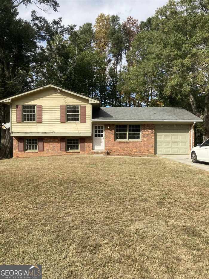 photo 1: 6332 Valley Dale Dr, Riverdale GA 30274