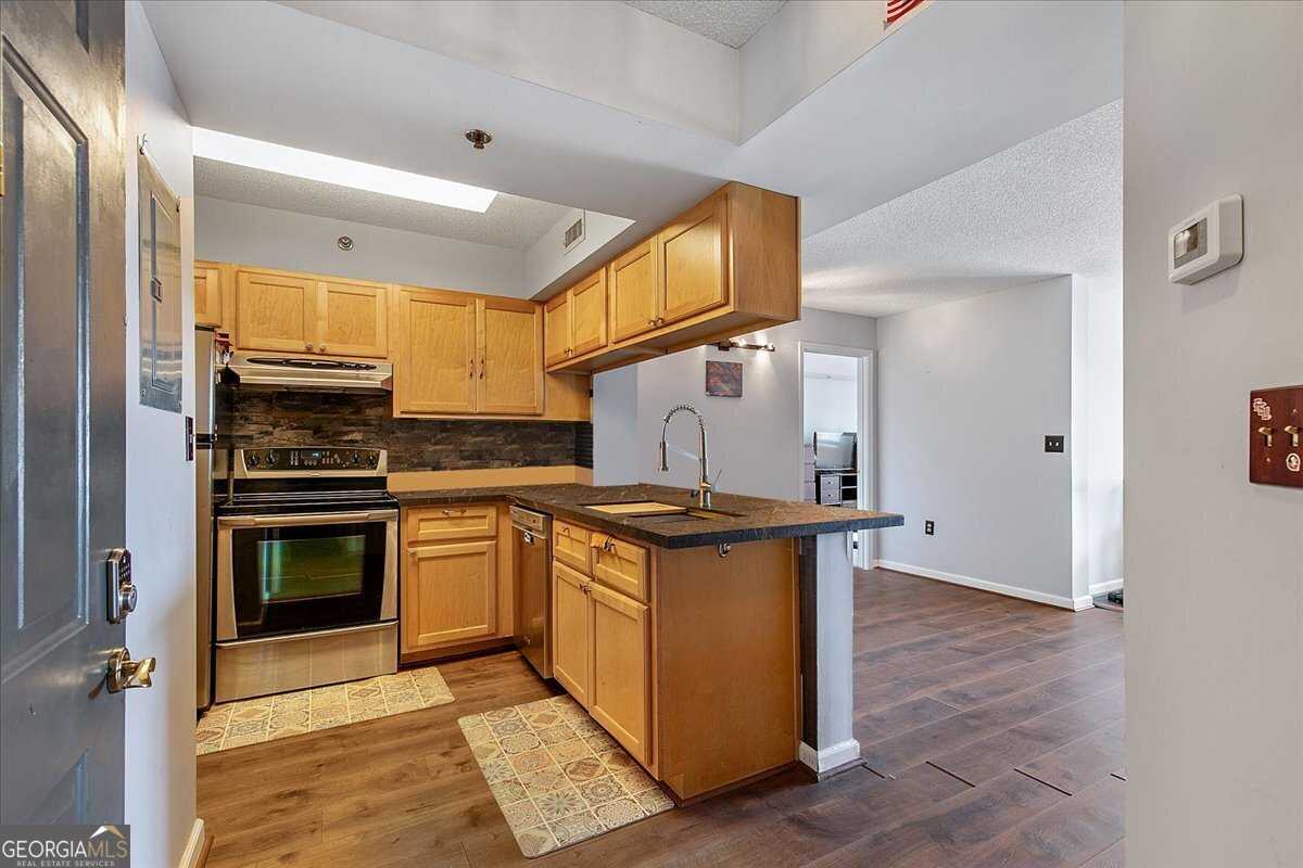 photo 1: 795 Hammond Drive Unit APT 1007, Sandy Springs GA 30328