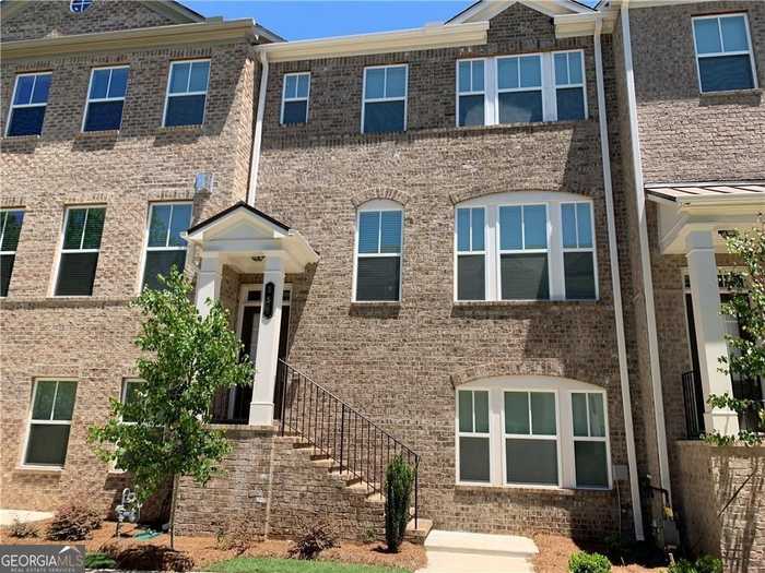 photo 1: 550 Sunset Park Drive, Suwanee GA 30024