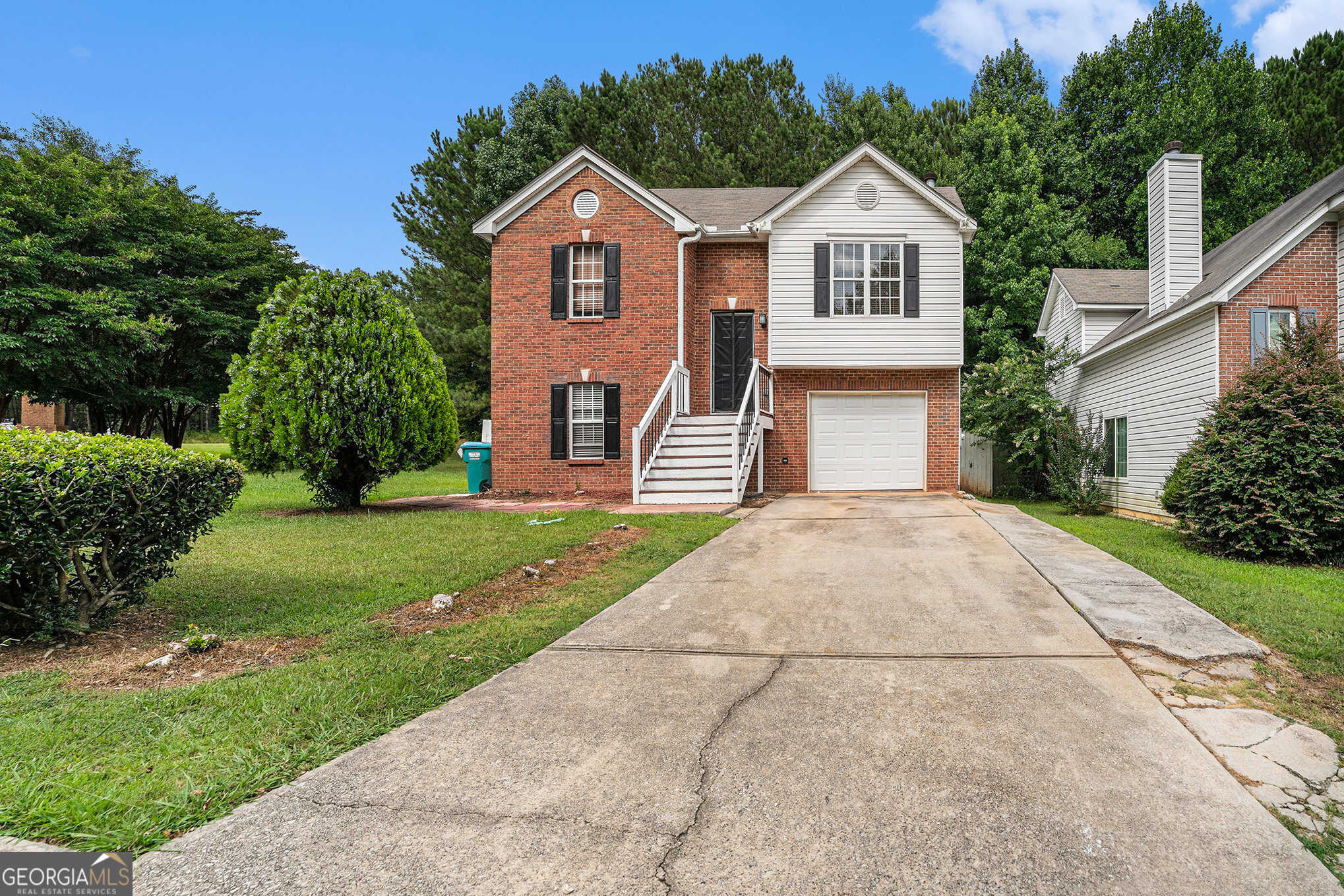 photo 3: 2104 OAKLAND SPRING Drive, Snellville GA 30039