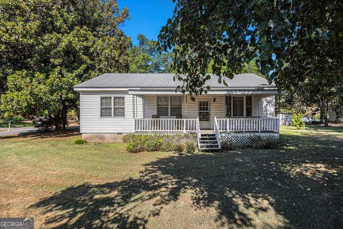 photo 1: 8 West Pine Avenue, Comer GA 30629