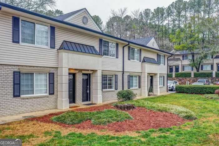 photo 2: 6940 ROSWELL Road Unit 11D, Atlanta GA 30328