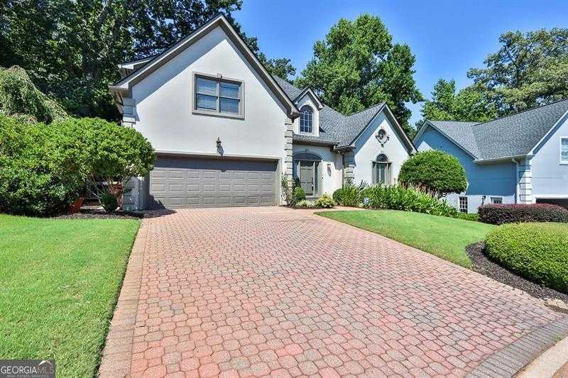 photo 2: 140 GROSVENOR Place, Sandy Springs GA 30328