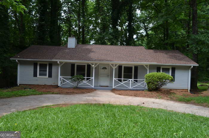 photo 1: 558 Ridge Avenue, Stone Mountain GA 30083