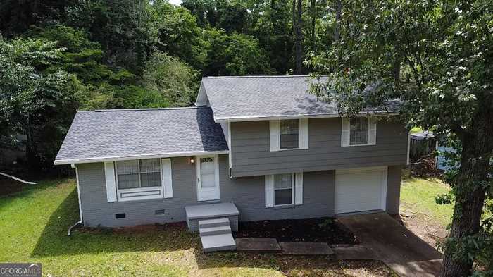 photo 1: 8918 Ashwood Dr, Riverdale GA 30274