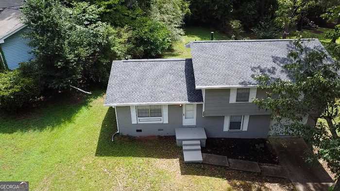 photo 2: 8918 Ashwood Dr, Riverdale GA 30274