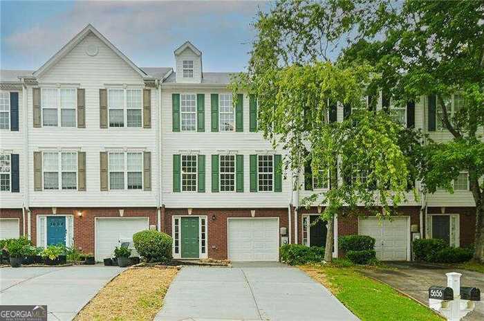 photo 2: 5656 Strathmoor Manor Circle, Lithonia GA 30058