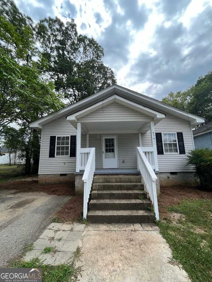 photo 1: 214 W Central Avenue, Griffin GA 30223