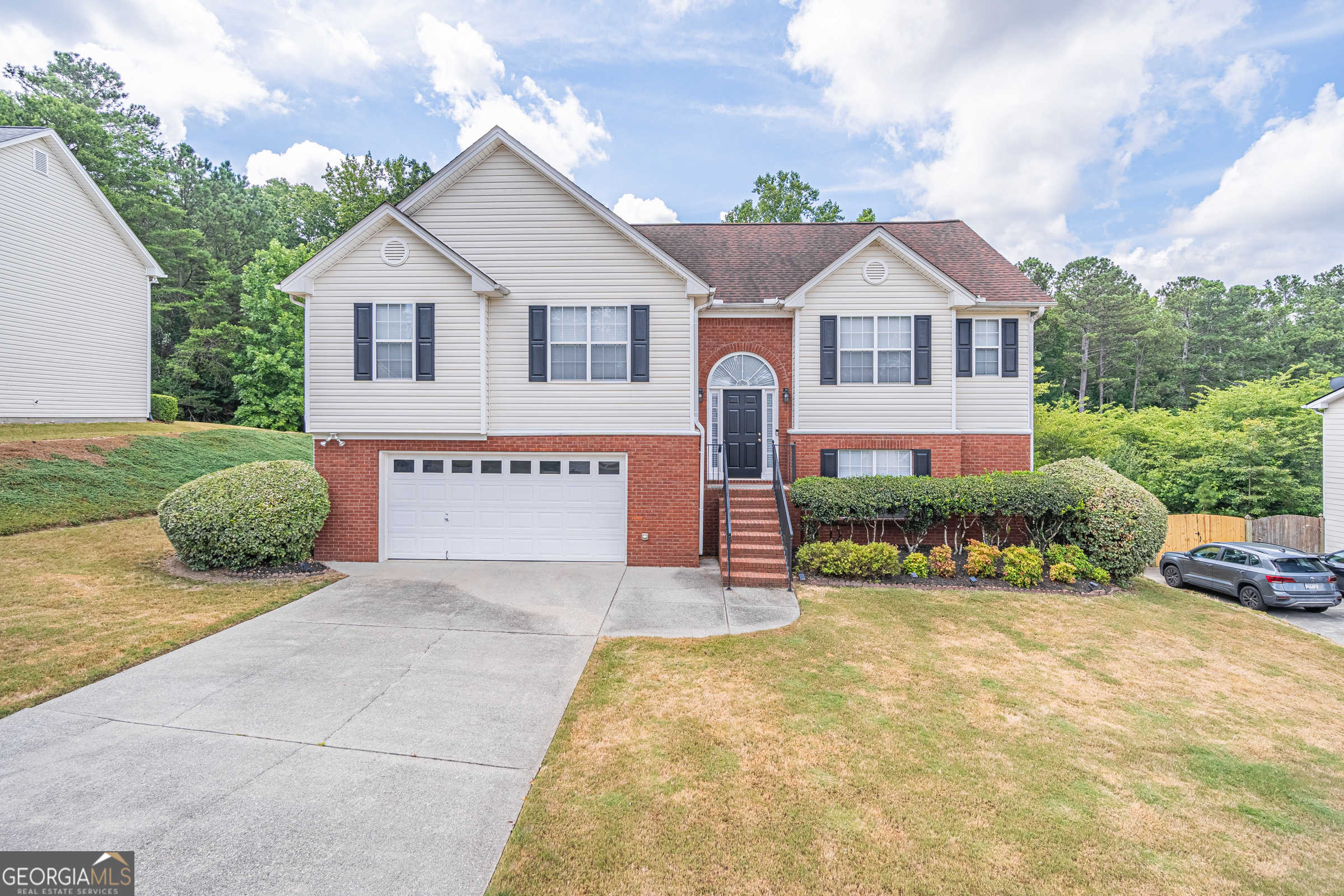 photo 1: 4511 Keenly Valley Drive, Buford GA 30519