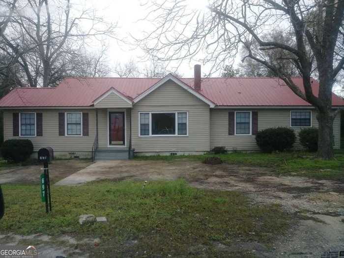 photo 1: 303 E Court Street, Wrightsville GA 31096