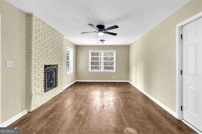 photo 2: 471 Hammond Drive, Atlanta GA 30328