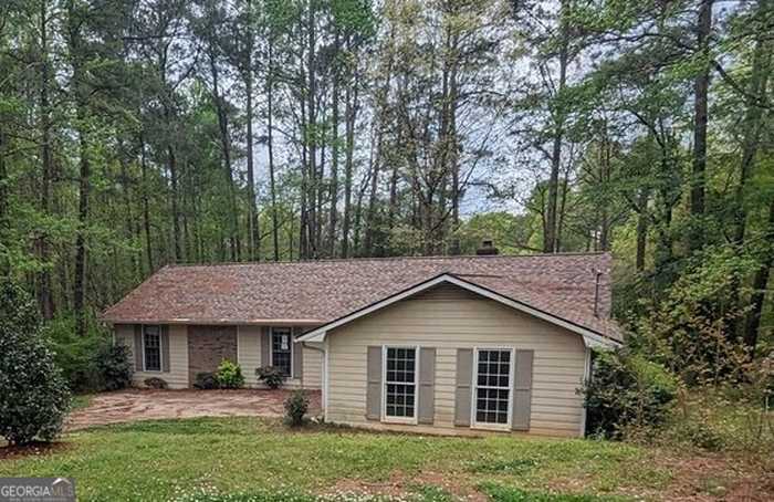 photo 1: 104 Shoshoni Drive, Lagrange GA 30240