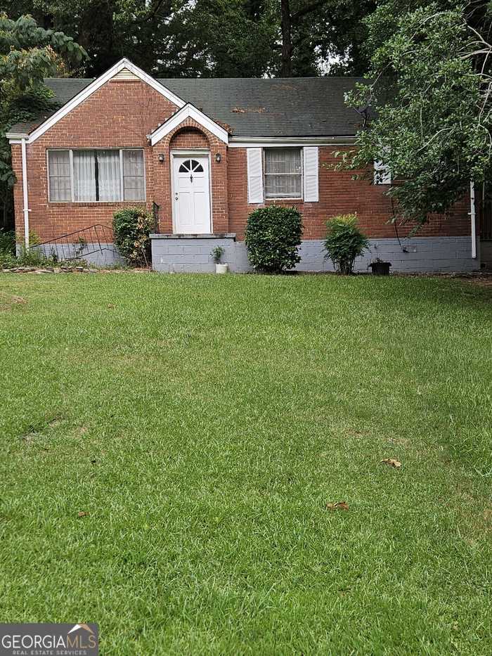 photo 1: 2055 Dellwood Place, Decatur GA 30032