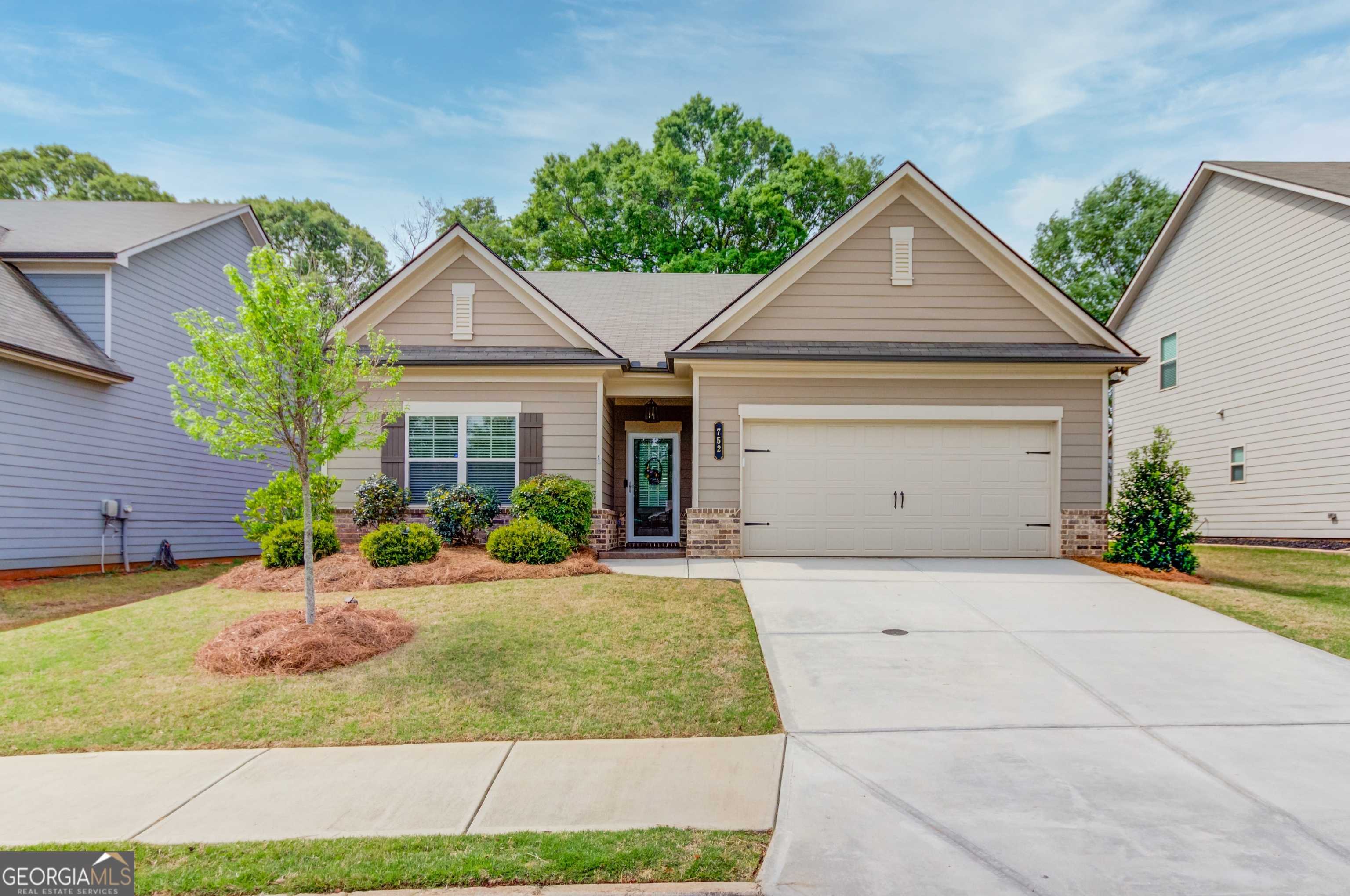 photo 1: 752 Brighton Park Circle, Hoschton GA 30548