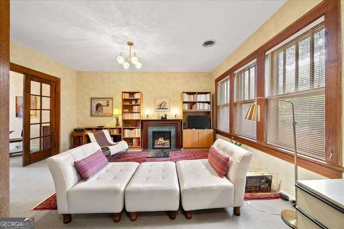 photo 2: 1125 Briarcliff Place NE Unit 15, Atlanta GA 30306