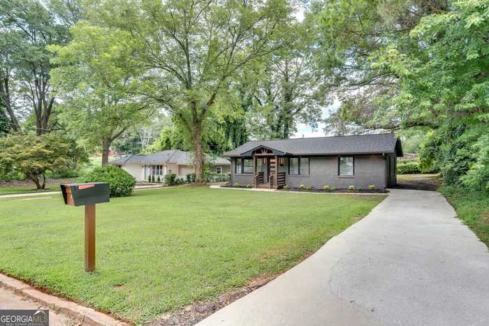 photo 2: 2704 Ellen Way, Decatur GA 30032